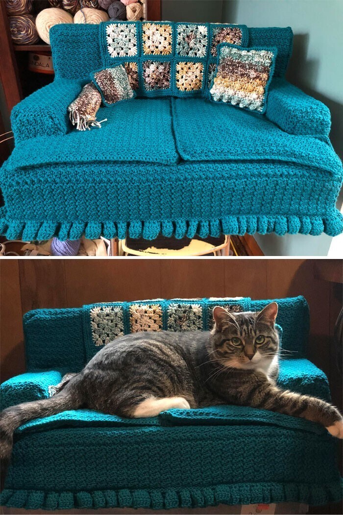 "Я связала диванчик для своего кота. Кажется, Пепперу понравилось"