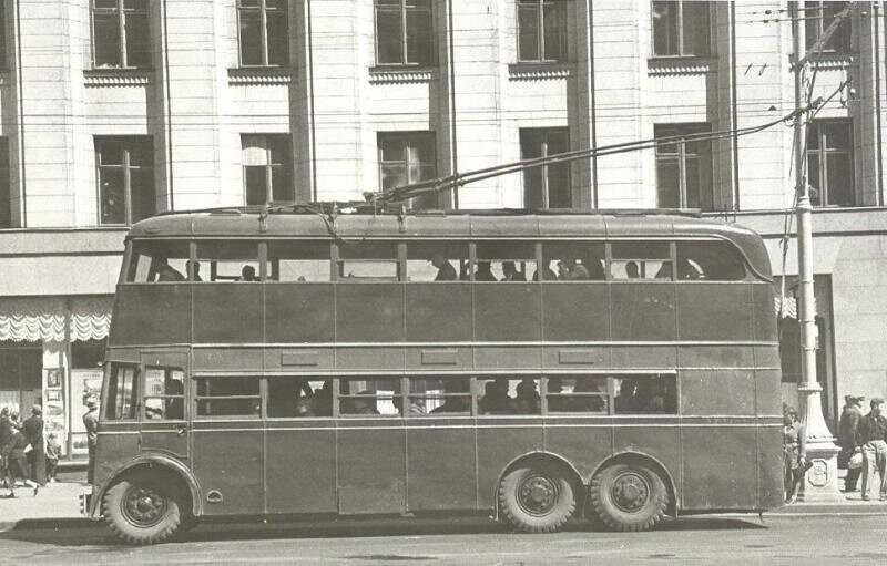 Двухэтажный троллейбус на улицах Москвы. 1938 год, г. Москва
