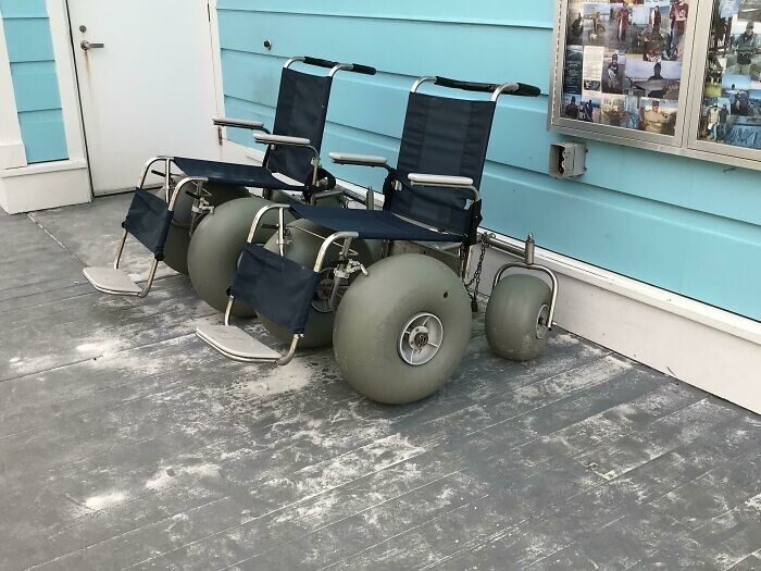 23. Инвалидные коляски для пляжа