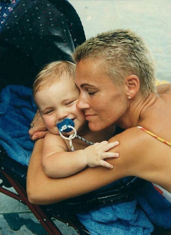 Вокалистка Roxette Мари Фредрикссон и её дочь Инес, 1994 год