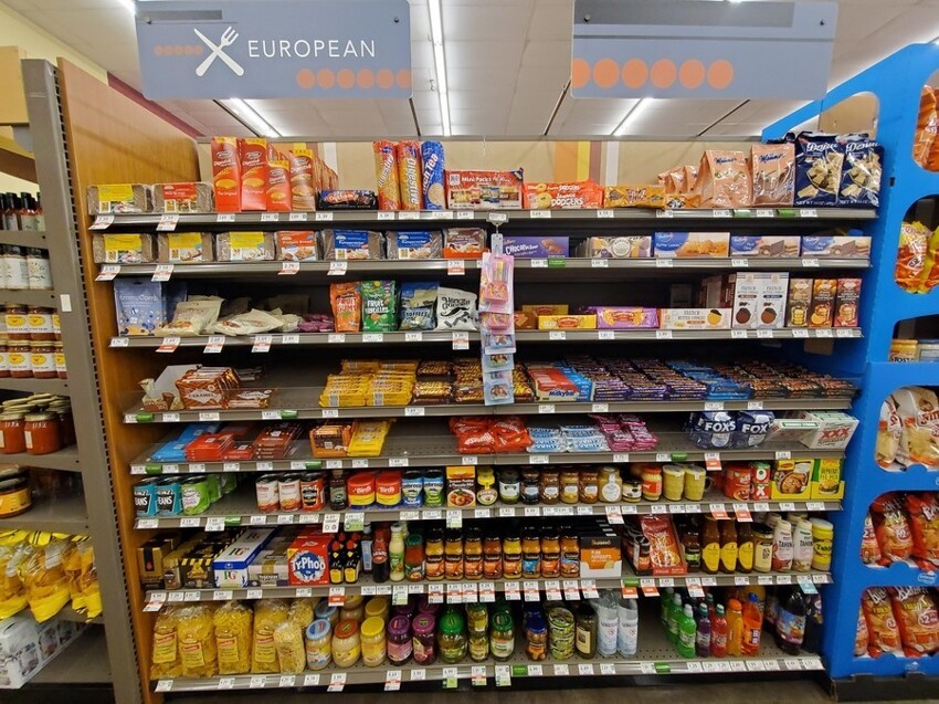 17. "Европейская" секция в американском продуктовом магазине