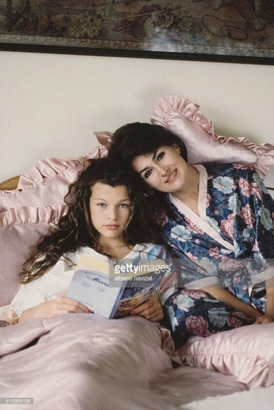Милла Йовович с матерью Галиной Логиновой, 1988 год