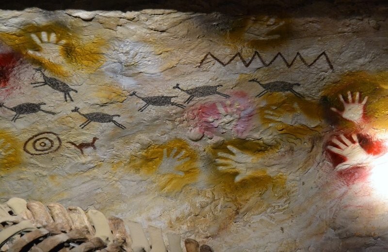 4. Куэва-де-лас-Манос (Пещера рук) Неизвестный художник, 8000 год до н.э.