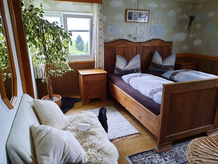 7. "Наша спальня в Альпах в Баварии, Германия"