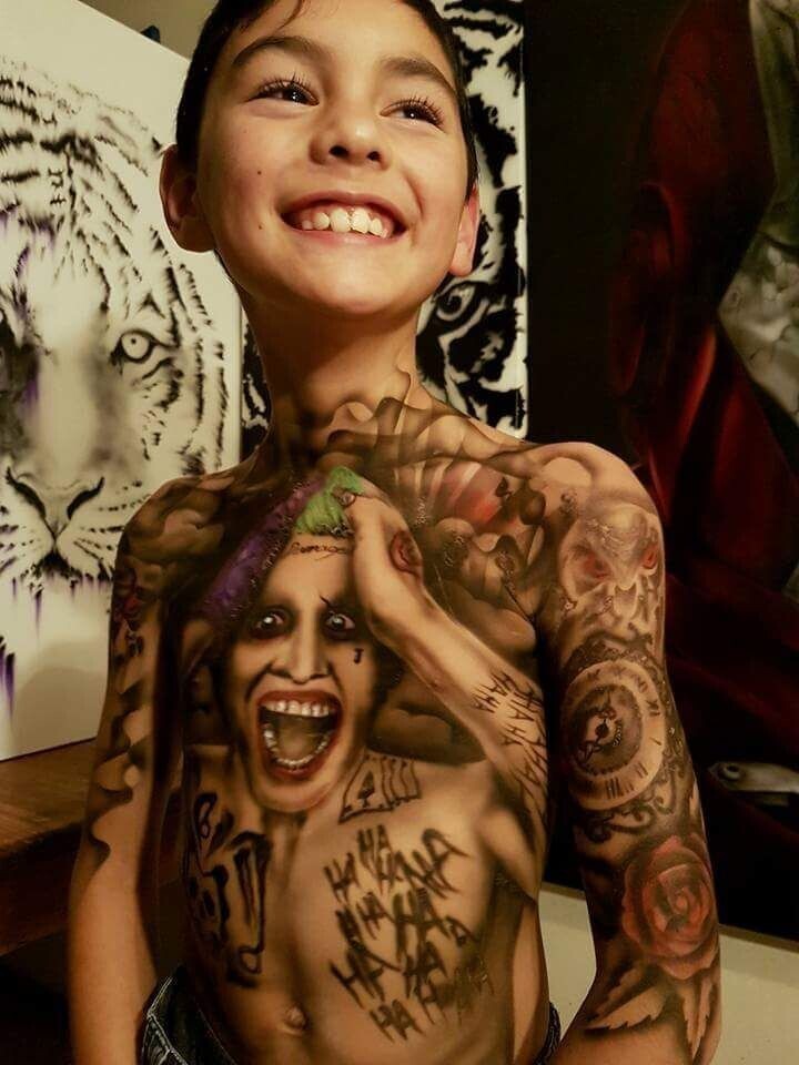 Этот тату-мастер обслуживает только детей!