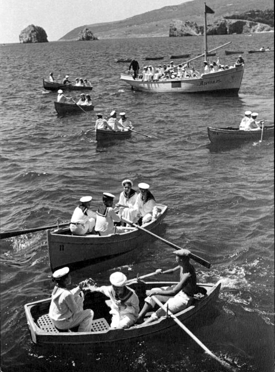 Катание на лодках 1930е