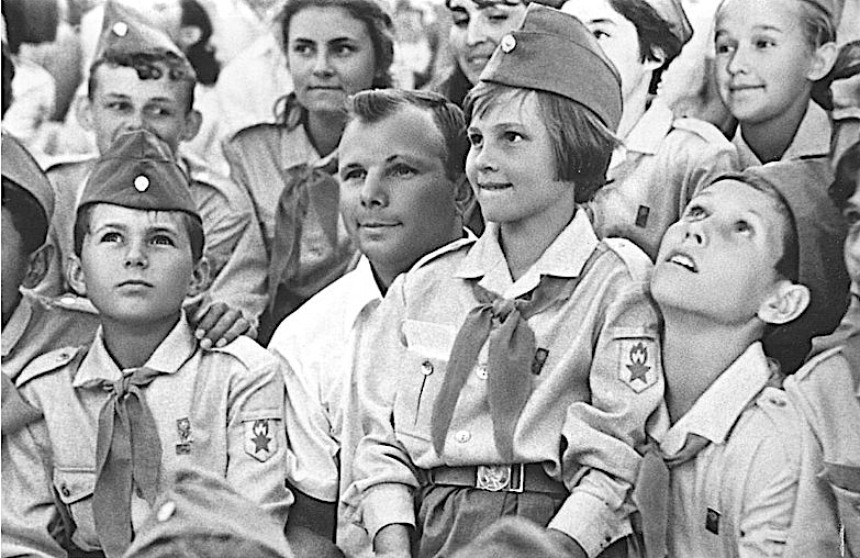 Ю.А. Гагарин среди пионеров «Артека»