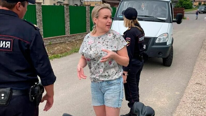"Договорилась!": бывшая сотрудница Первого канала Марина Овсянникова была арестована