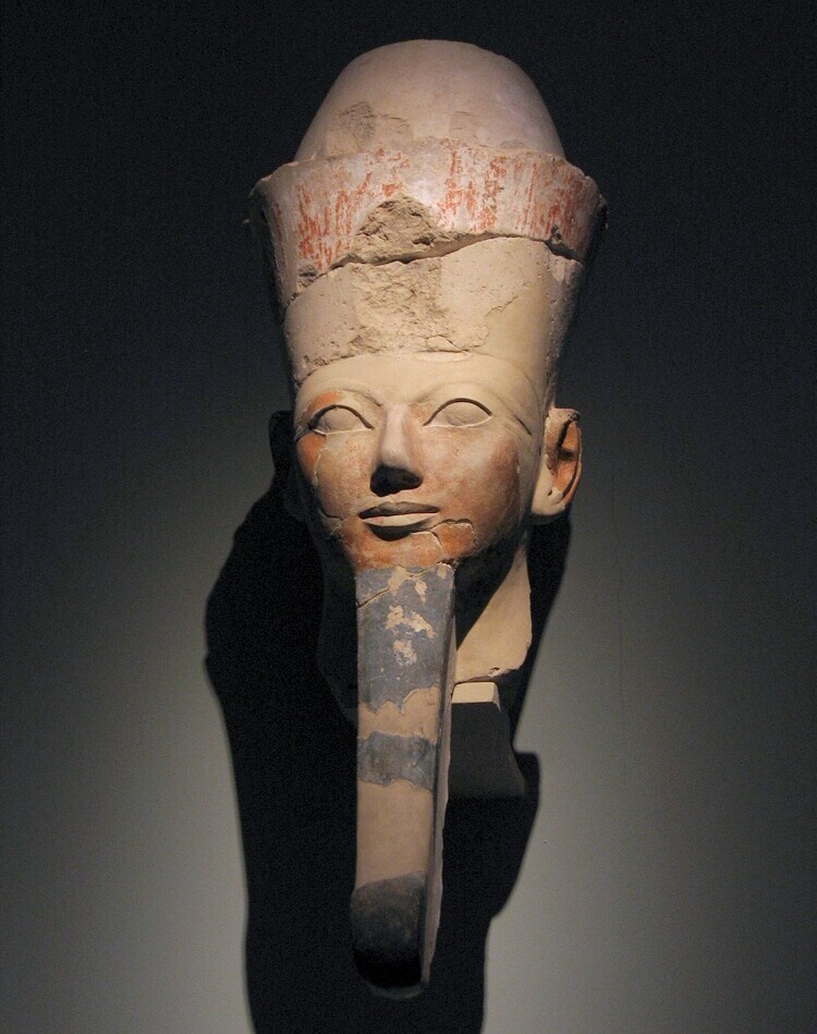 Хатшепсут в обличии бога Осириса, ок. 1503–1482 гг. до н. э.