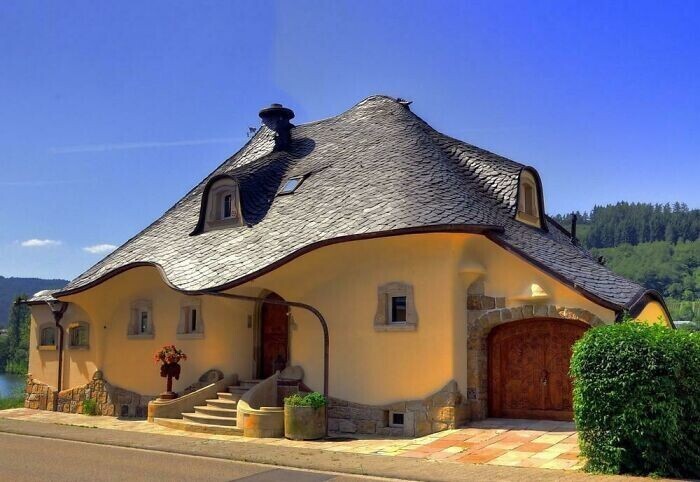 4. "Органический" дом Ow-Energy с безумной шиферной крышей в Германии