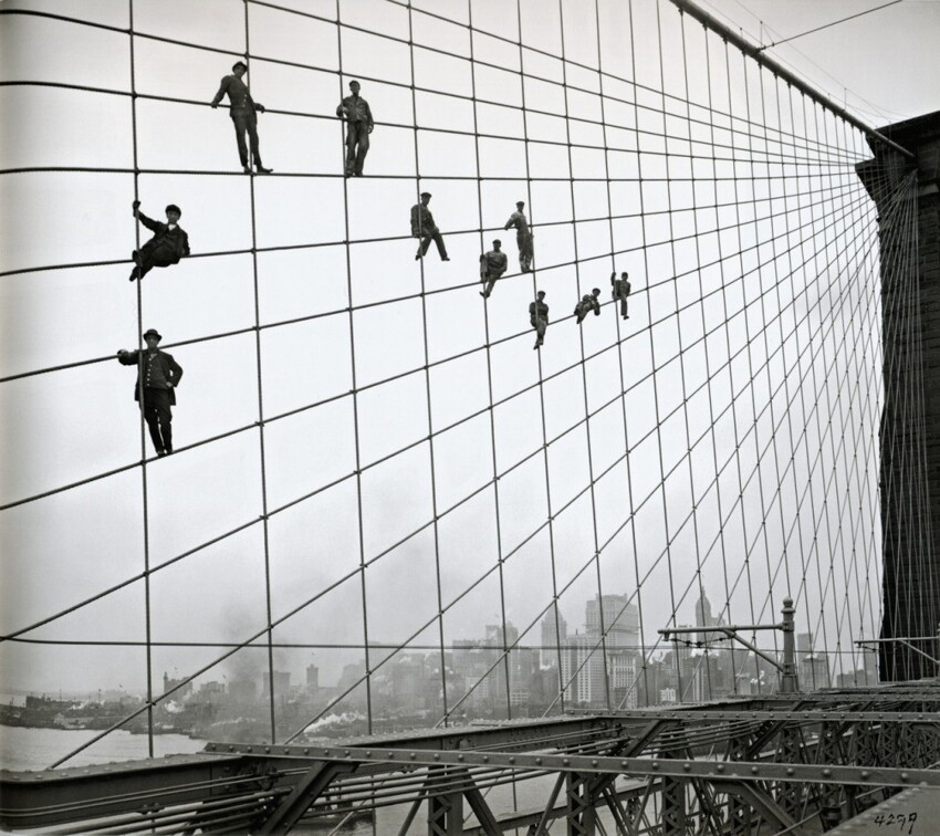 Покраска Бруклинского моста в 1914 году.