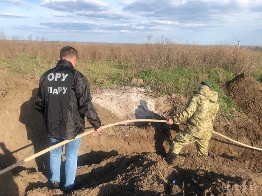 Кто кого поит? На границе Украины с Молдавией обнаружили спиртопровод