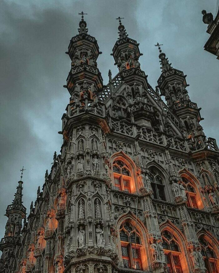 15. Ратуша Лёвена (1448-1469), Бельгия, одна из самых известных готических ратуш в мире. На ее строительство ушло три архитектора и тридцать лет