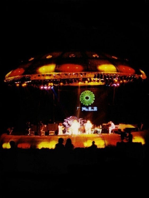 "Космический корабль" группы The Electric Light Orchestra (E.L.O.) в грандиозном турне "Большая ночь", 1978 год