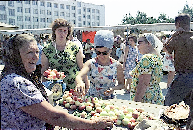 Городской рынок Волгоградская обл., г. Волжский 1967 г.
