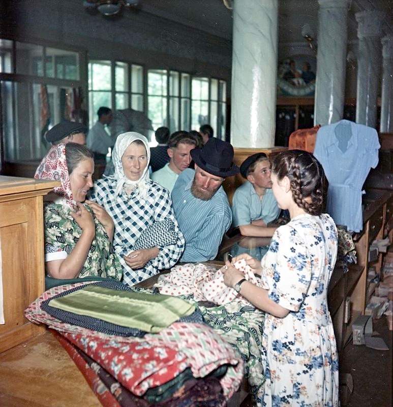 В универмаге Одесская обл., г. Вилково  1955 г.