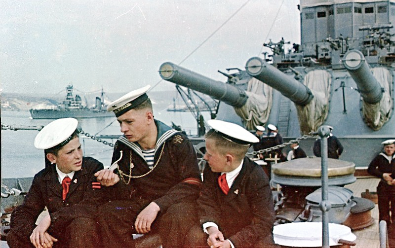 Пионеры в гостях на боевом корабле Севастополь 1949 г.