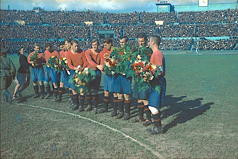 Футболисты ЦДКА (ЦСКА) на поле стадиона «Динамо» Москва 1948 г.