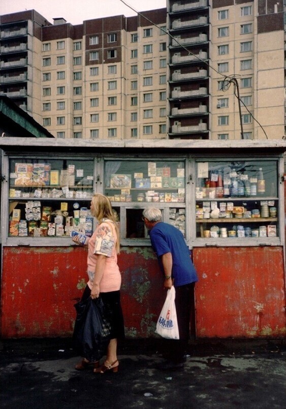 Продуктовый ларёк на юго-западе Санкт-Петербурга, 1998 год