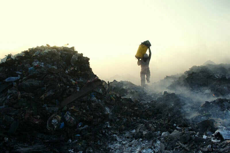 Обратная сторона рая: 15 фото мусорного острова Мальдив