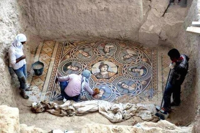 Стеклянная мозаика 2000-летней давности из древнего города Зевгма в Турции
