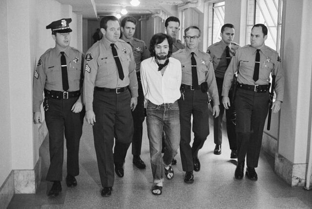 1971 год. Чарльзу Мэнсону вынесли смертный приговор