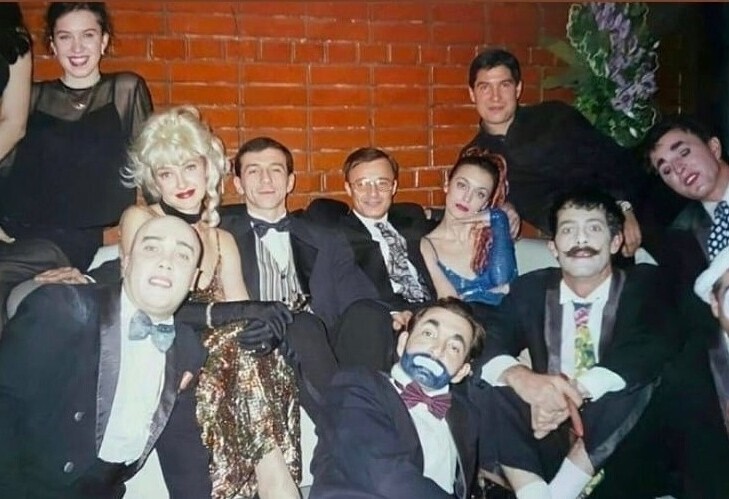 Представители казанской ОПГ с актерами "Маски-шоу", 1995 год