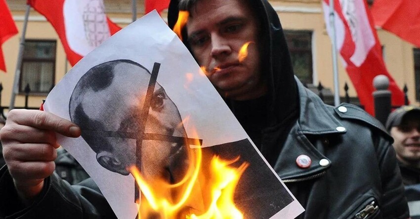 Польская молодежь двинулась против украинской символики
