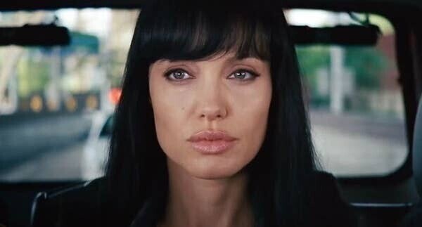 11. Анджелина Джоли получила постоянный шрам на лице во время съёмок фильма «Солт» в 2010 году