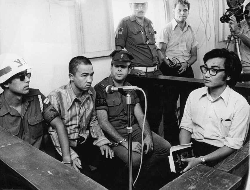12 июля 1972 года. Израиль. Суд над Кодзо Окамото. Кодзо Окамото - японец, боец Красной армии Японии. 30 мая 1972 года вместе с двумя товарищами расстрелял людей в аэропорту Лод, Тель-Авив. Погибли 26, ранены 78. Получил пожизненное, освобожден в 198