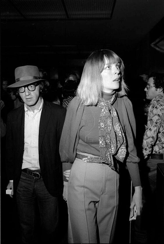 25 июля 1972 года. Нью-Йорк. Вуди Аллен и актриса Дайан Китон. Фото Anthony Barboza.