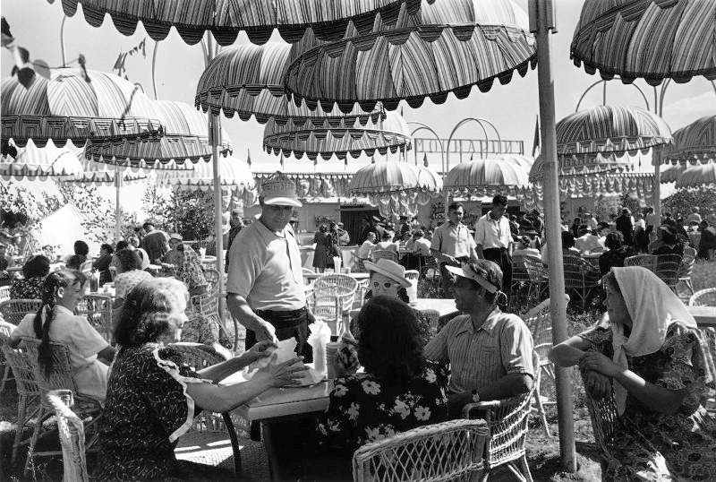Народные гуляния в Тушино - авиационный парад (Летнее кафе) 1957 г.