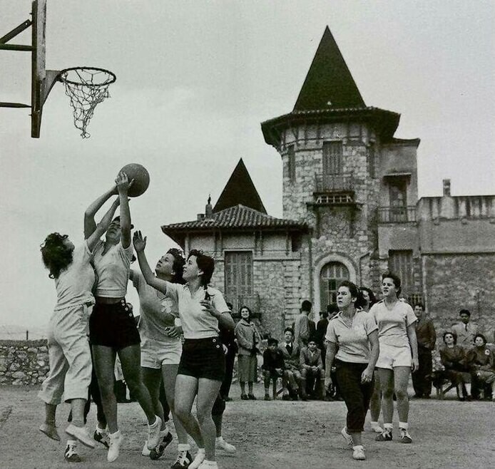 Девушки играют в баскетбол в Греции, 1950 год