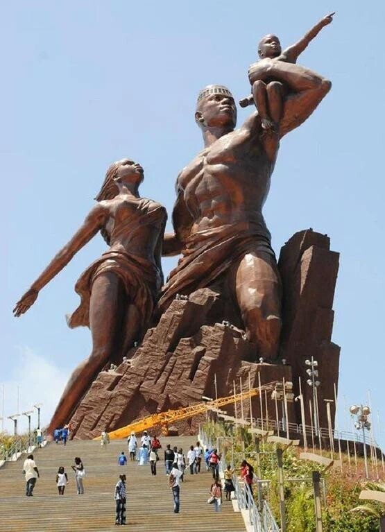 10. Монумент африканского возрождения, Дакар, Сенегал. Высота 52 метра, самый высокий монумент в Африке