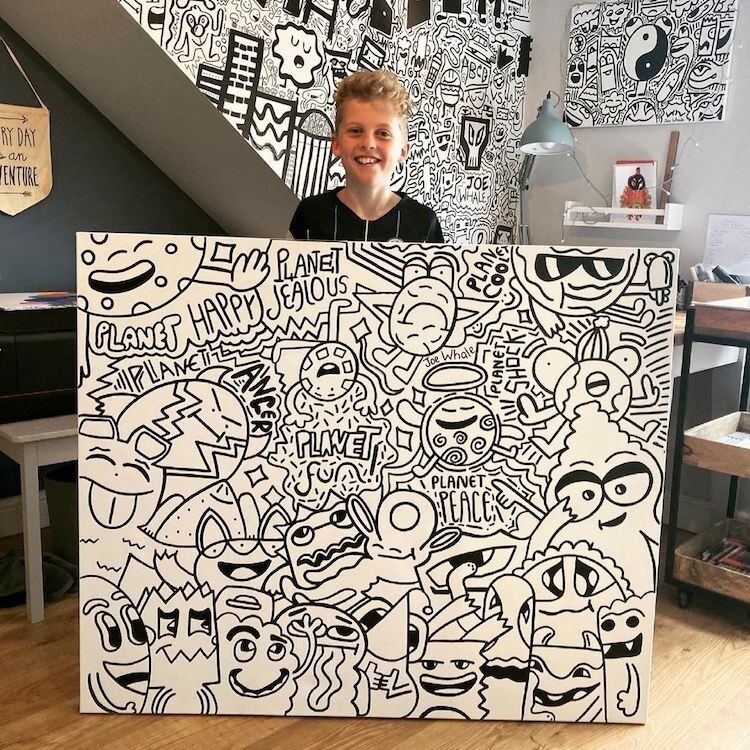 Мальчика ругали за рисование на уроках, а теперь он расписывает рестораны и работает с Nike и Disney