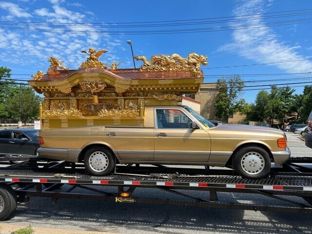 Пагода на крыше машины