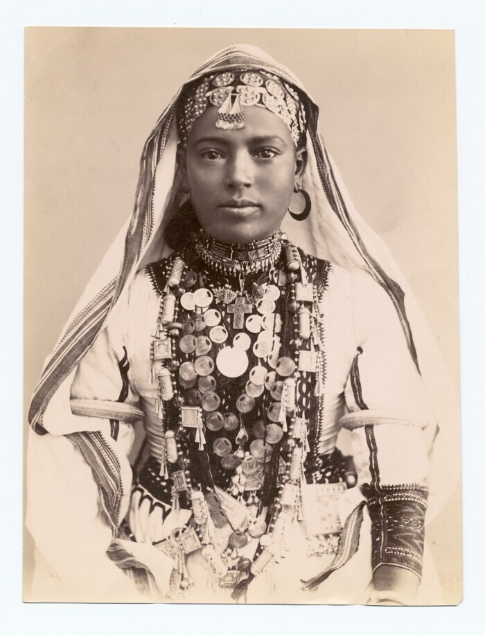 Портрет женщины в украшениях, Египет, 1910 год