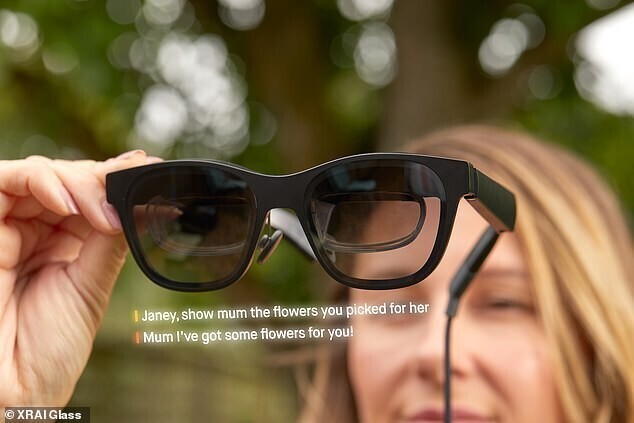 Умные очки помогут глухим "увидеть" звуки