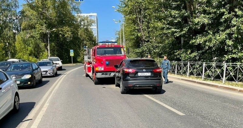 Недопоняли друг друга: глупое ДТП с пожарной машиной в Перми
