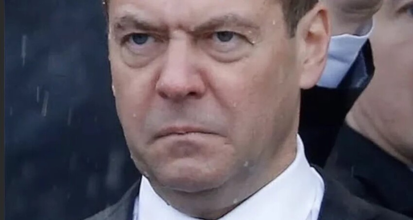Дмитрий Медведев призвал Китай не церемониться с американскими сенаторами, и сбивать самолёты с ними при первом удобном случае - Синьхуа