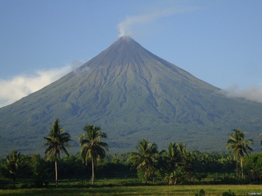 Майон — вулкан на Филиппинах высотой 2462 метра