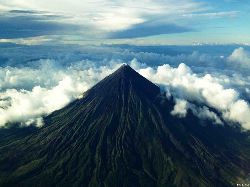 Майон — вулкан на Филиппинах высотой 2462 метра