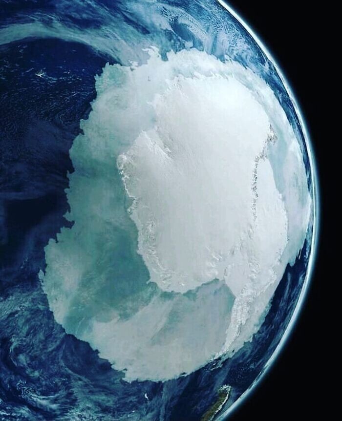 7. Вид на Антарктиду из космоса (крупным планом)