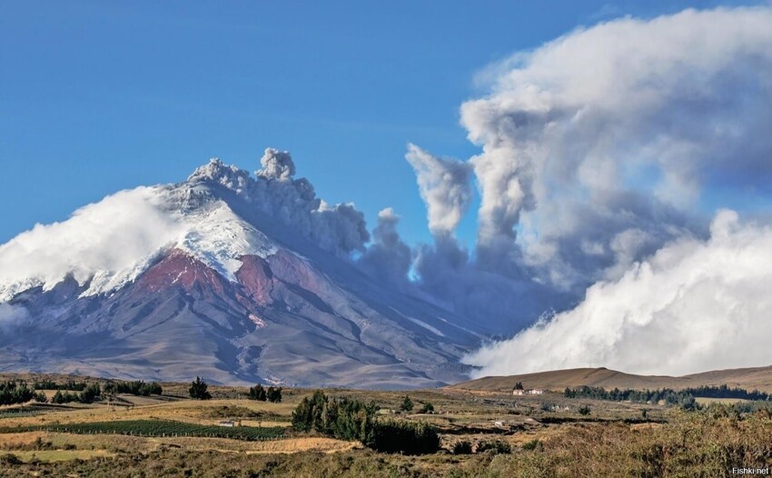 Котопа́хи — вторая по высоте вершина Эквадора (после Чимборасо) и самый высок...