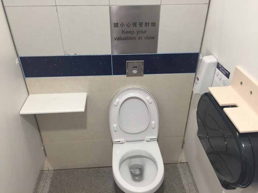 Большинство туалетов в Гонконге используют морскую воду для экономии питьевой воды