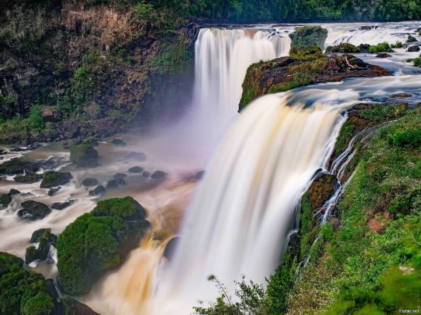 Сальтос-дель-Мондай — водопад в Парагвае, находящийся в национальном парке Мо...