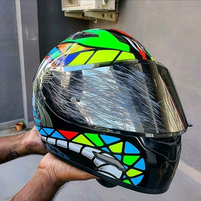 Шлем после мотоциклетной аварии