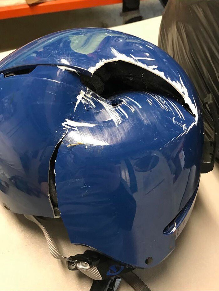 Вот шлем парня, который врезался головой в основание башни и отделался легким сотрясением мозга