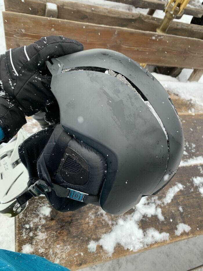 "Носите шлем, не ездите по льду"
