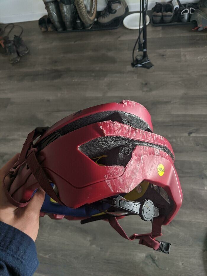 "Этот шлем сегодня спас мне жизнь"